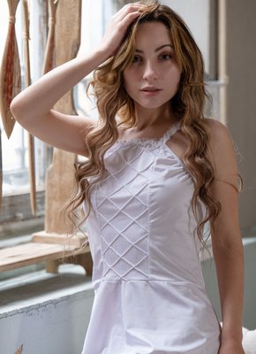 Сексуальная дамочка с сочной розовой киской