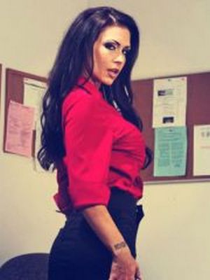 Строгая порно учительница разделась